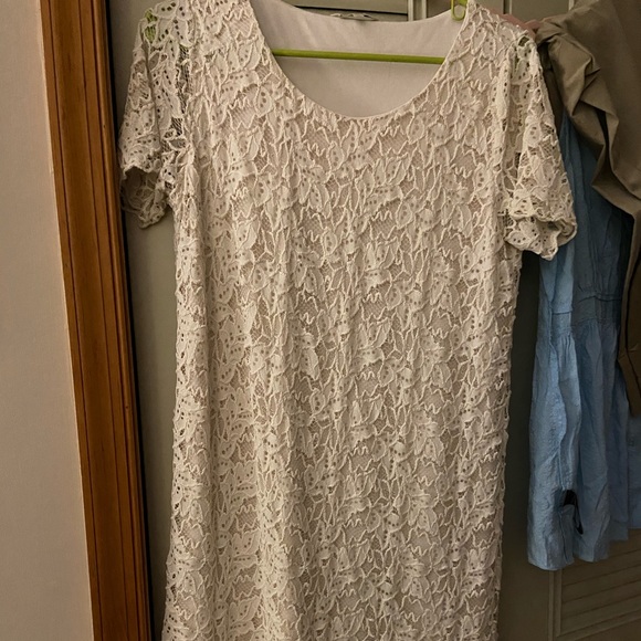 Lace maternity wear - Picture 2 of 3